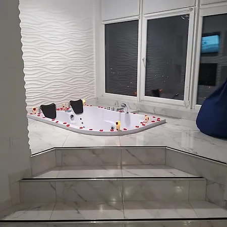 M&p Vip Appartments In Arkadia Apartmán